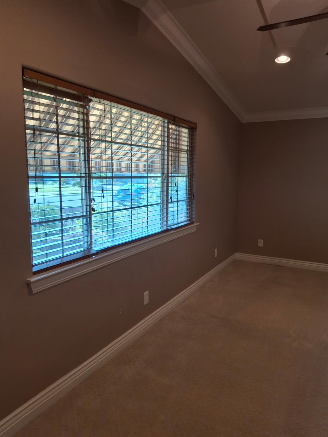 4550 N Holt Ave, Fresno, CA 93705