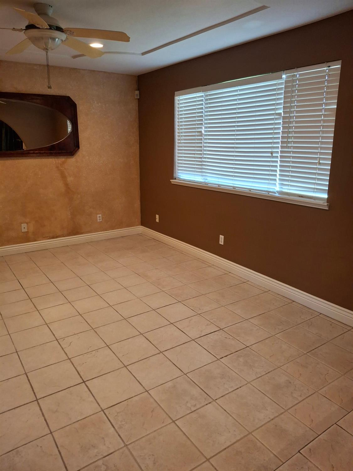 4550 N Holt Ave, Fresno, CA 93705