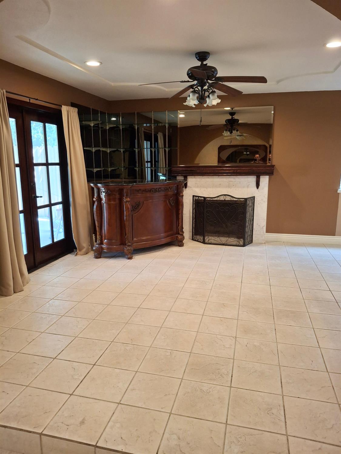 4550 N Holt Ave, Fresno, CA 93705