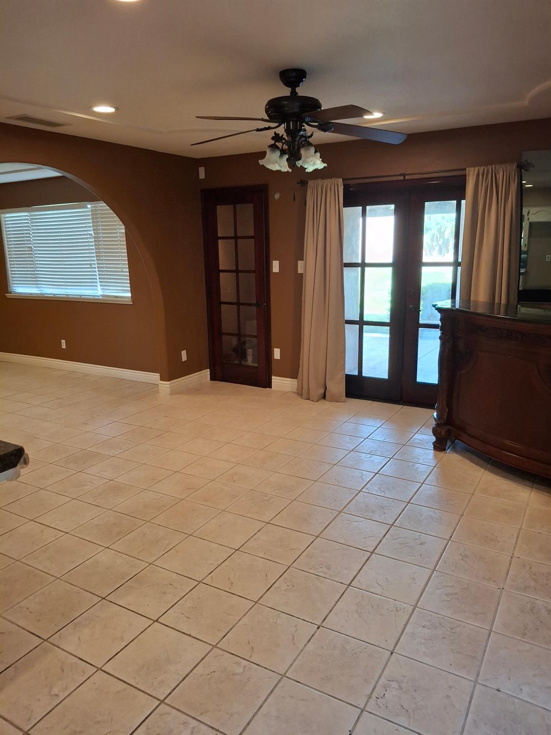 4550 N Holt Ave, Fresno, CA 93705