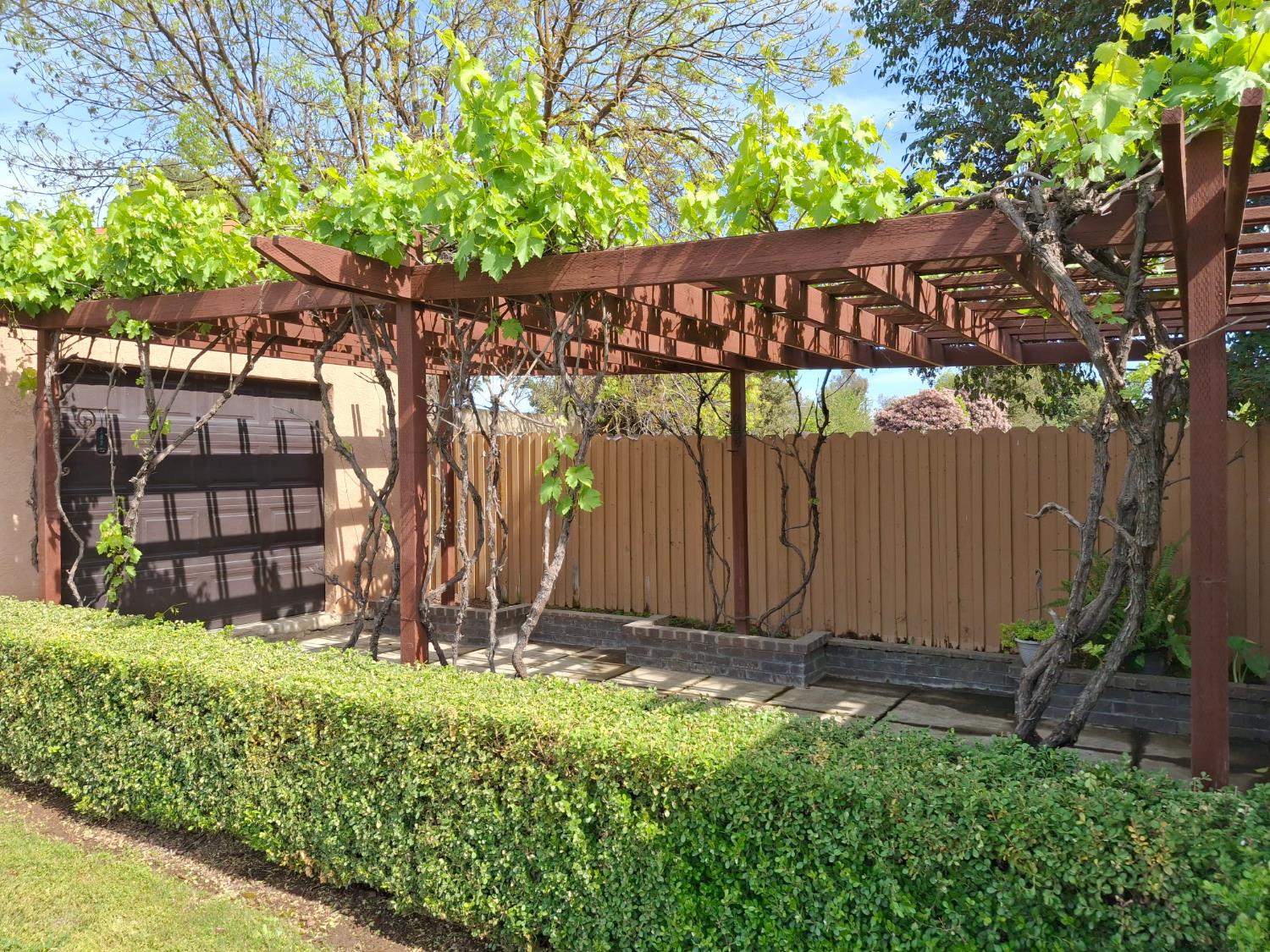 4550 N Holt Ave, Fresno, CA 93705