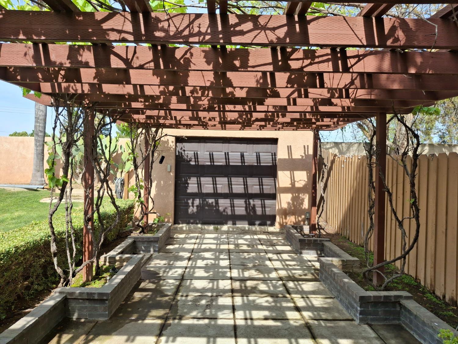 4550 N Holt Ave, Fresno, CA 93705