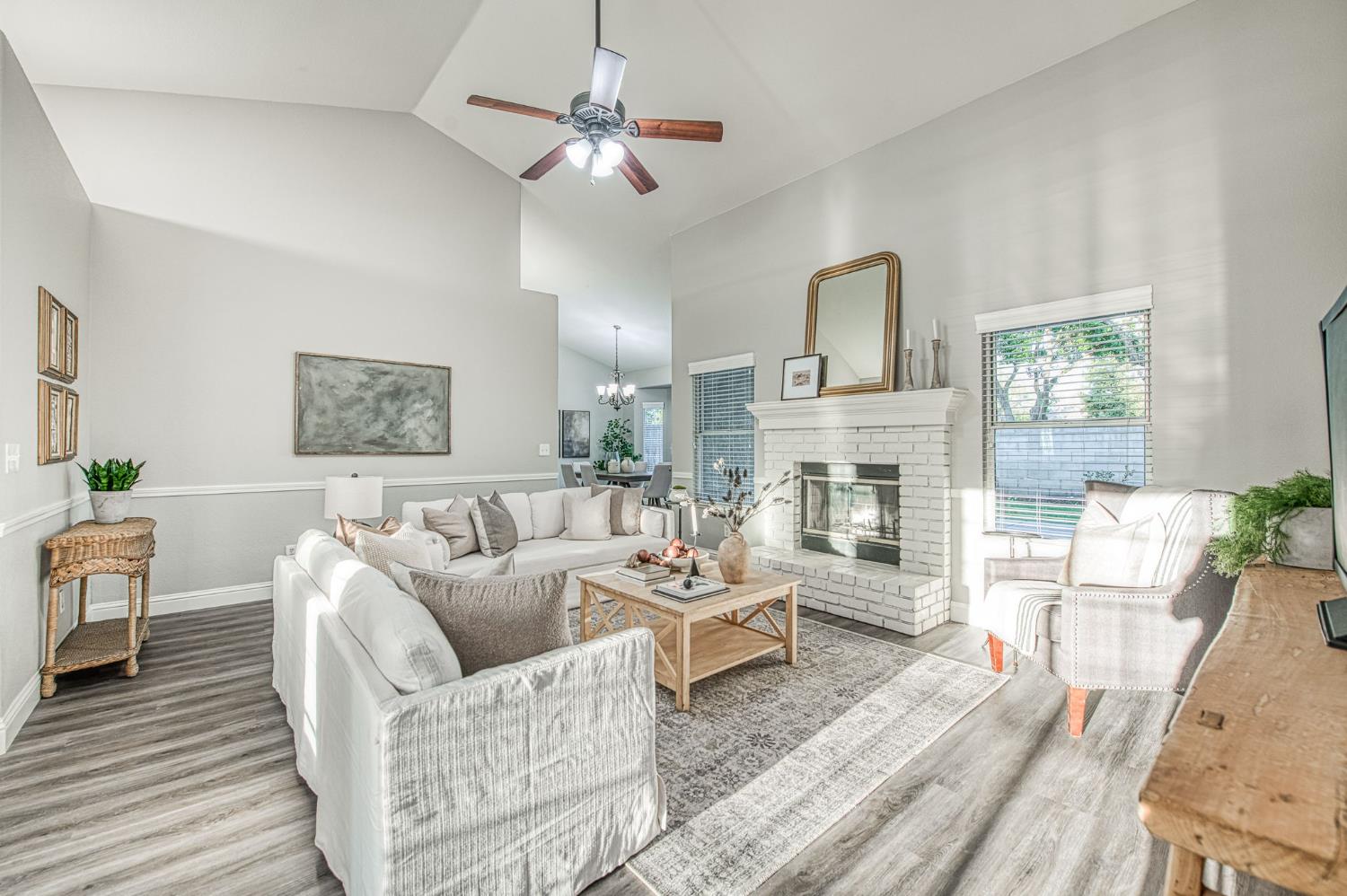 9882 N Meridian Ave, Fresno, CA 93720