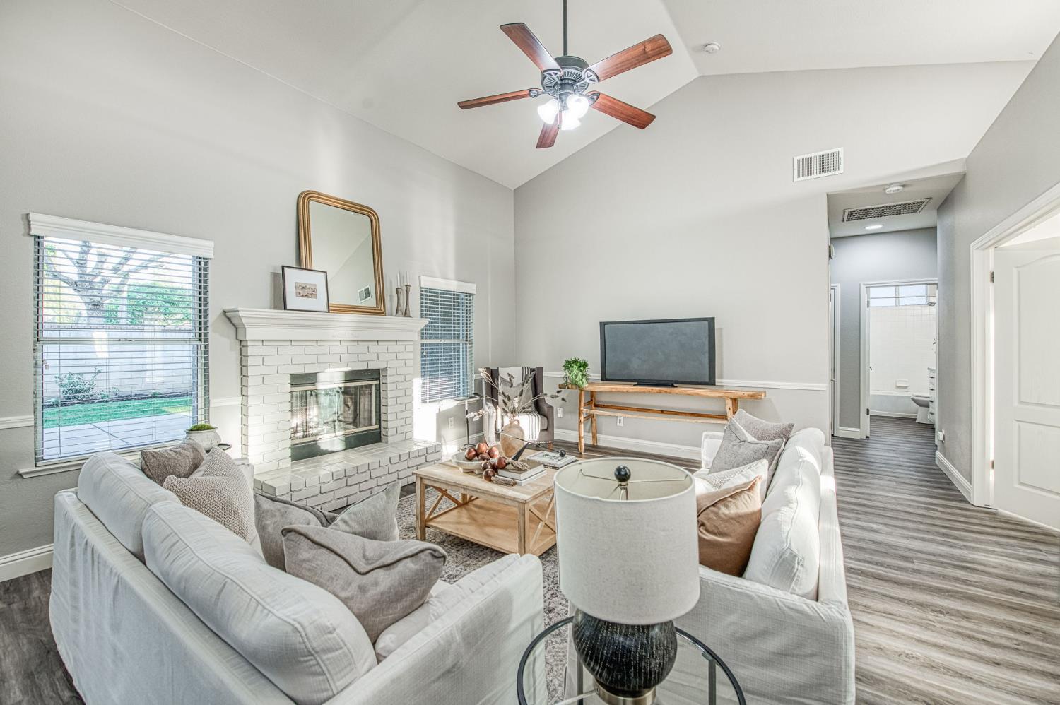 9882 N Meridian Ave, Fresno, CA 93720