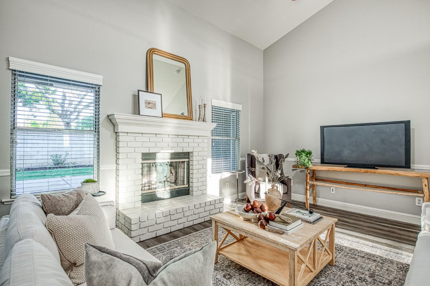 9882 N Meridian Ave, Fresno, CA 93720