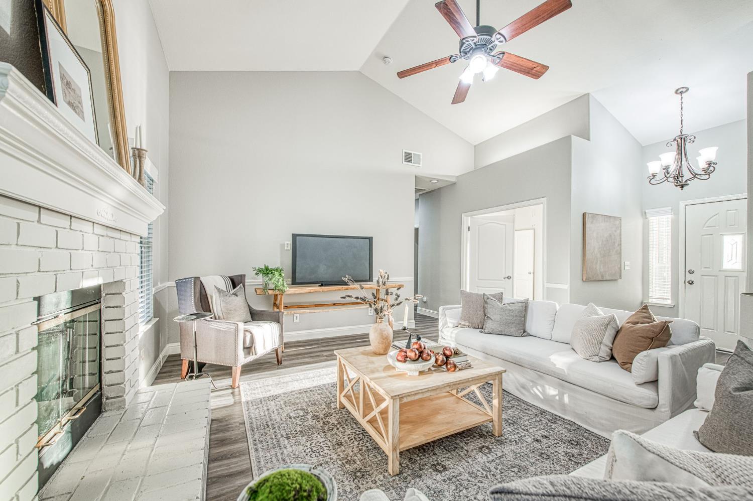 9882 N Meridian Ave, Fresno, CA 93720