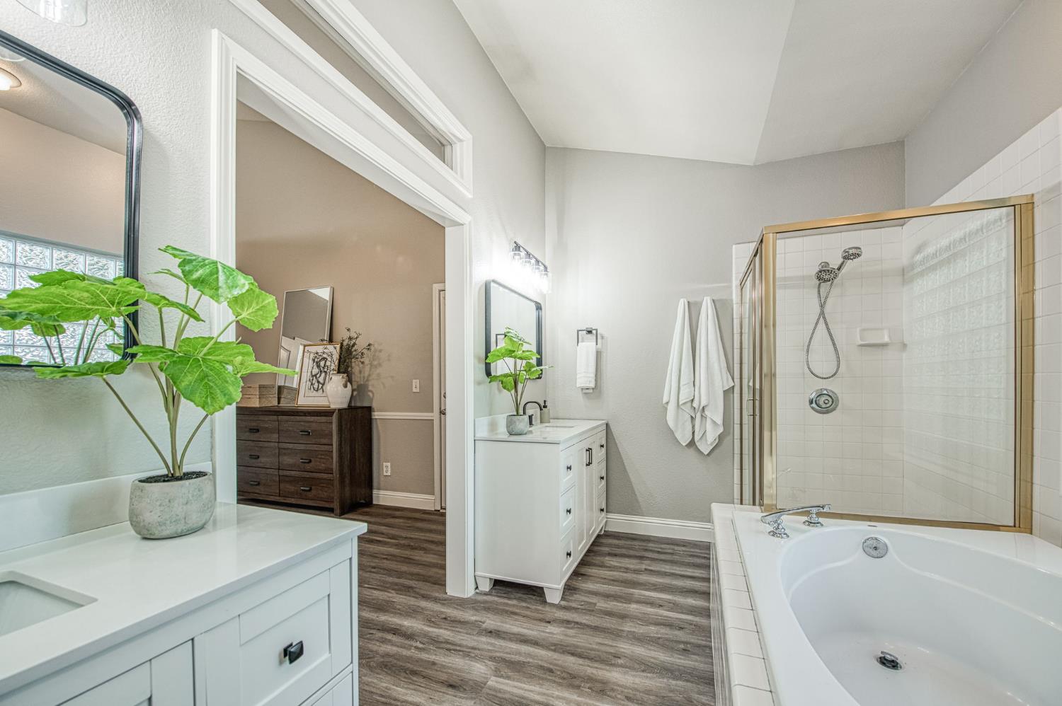 9882 N Meridian Ave, Fresno, CA 93720