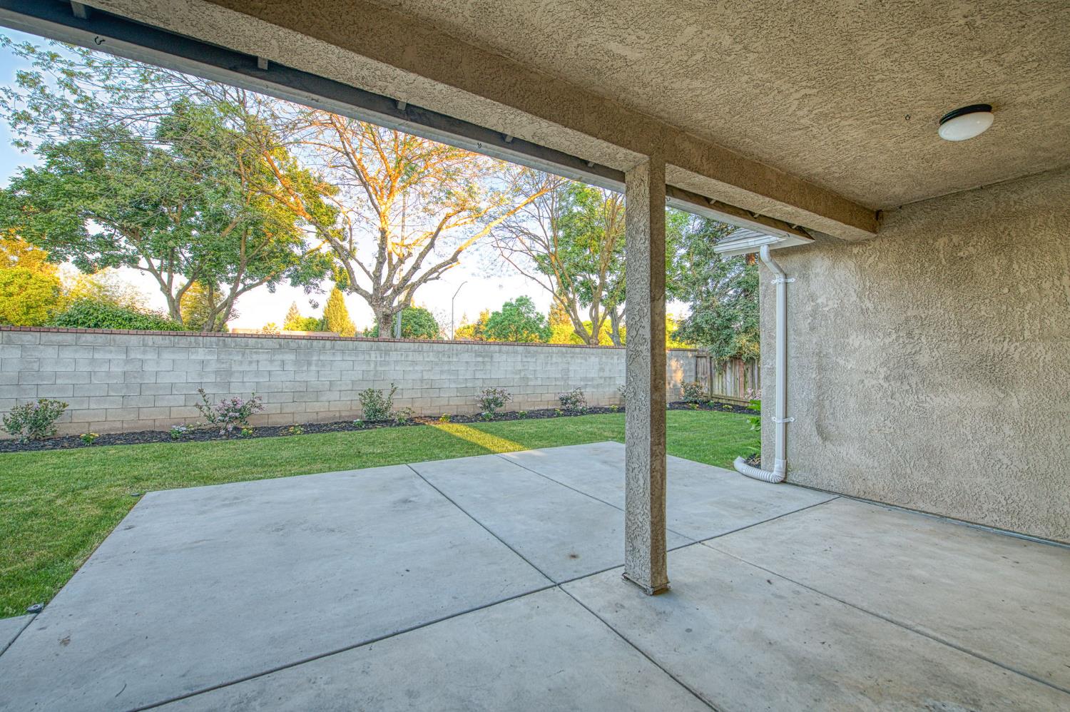 9882 N Meridian Ave, Fresno, CA 93720