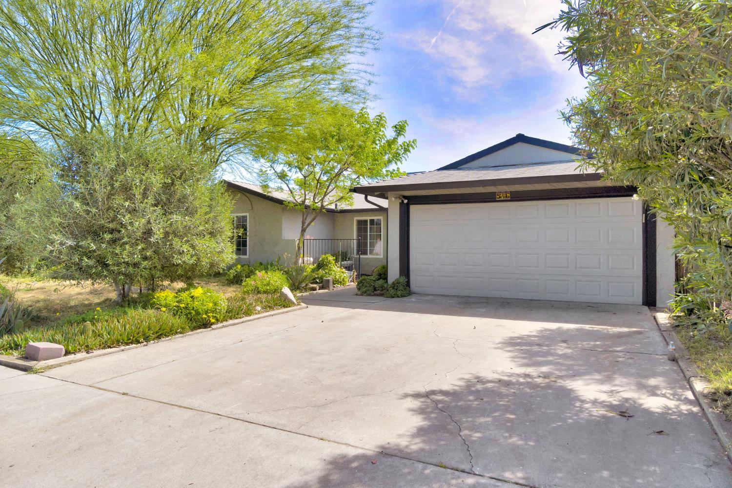 546 W Swift Ave, Clovis, CA 93612