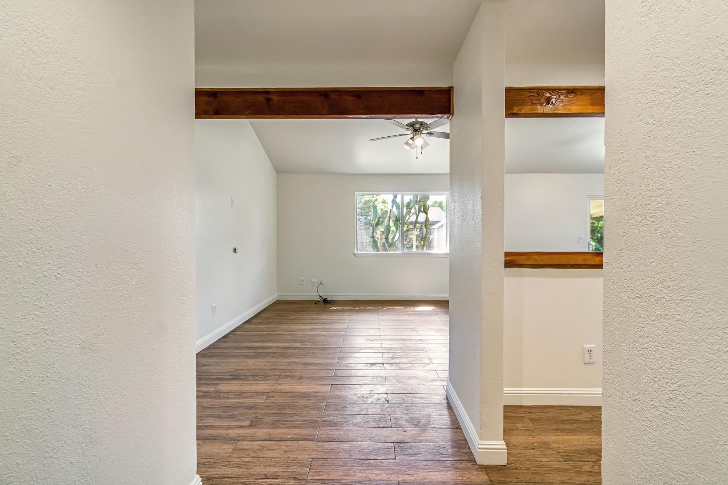 546 W Swift Ave, Clovis, CA 93612