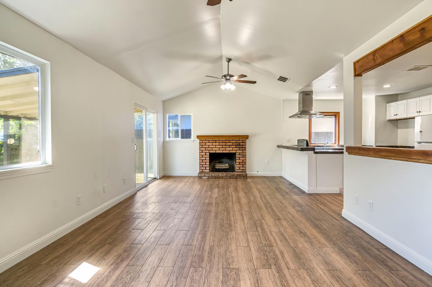 546 W Swift Ave, Clovis, CA 93612