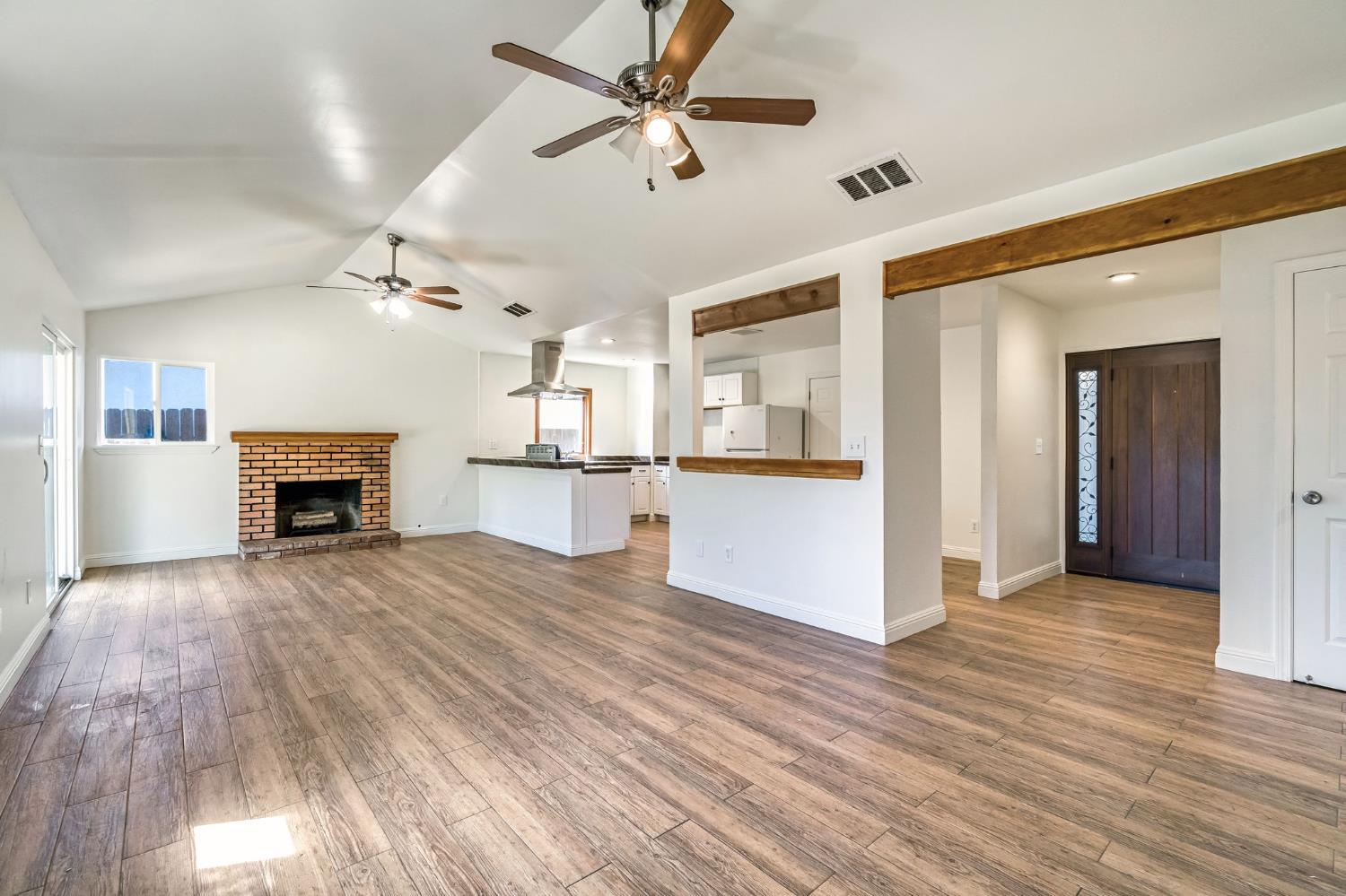 546 W Swift Ave, Clovis, CA 93612