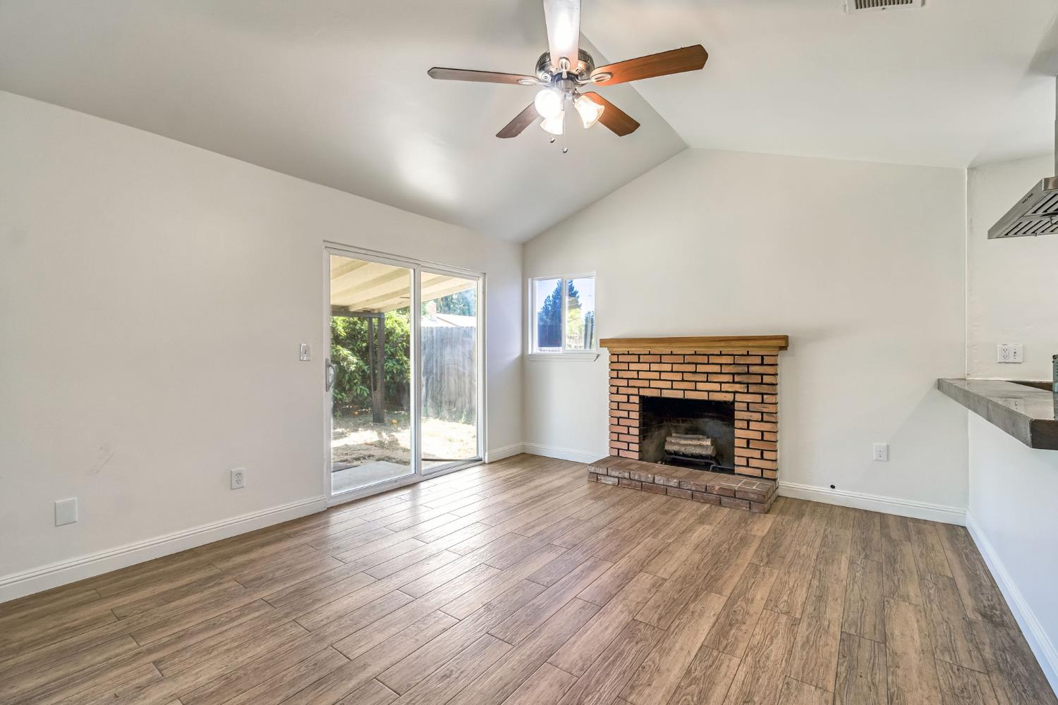 546 W Swift Ave, Clovis, CA 93612