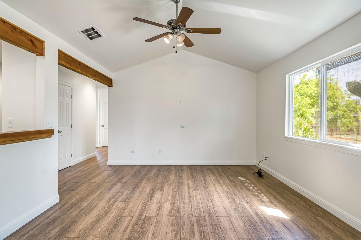 546 W Swift Ave, Clovis, CA 93612