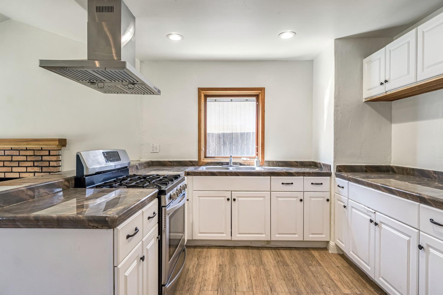 546 W Swift Ave, Clovis, CA 93612