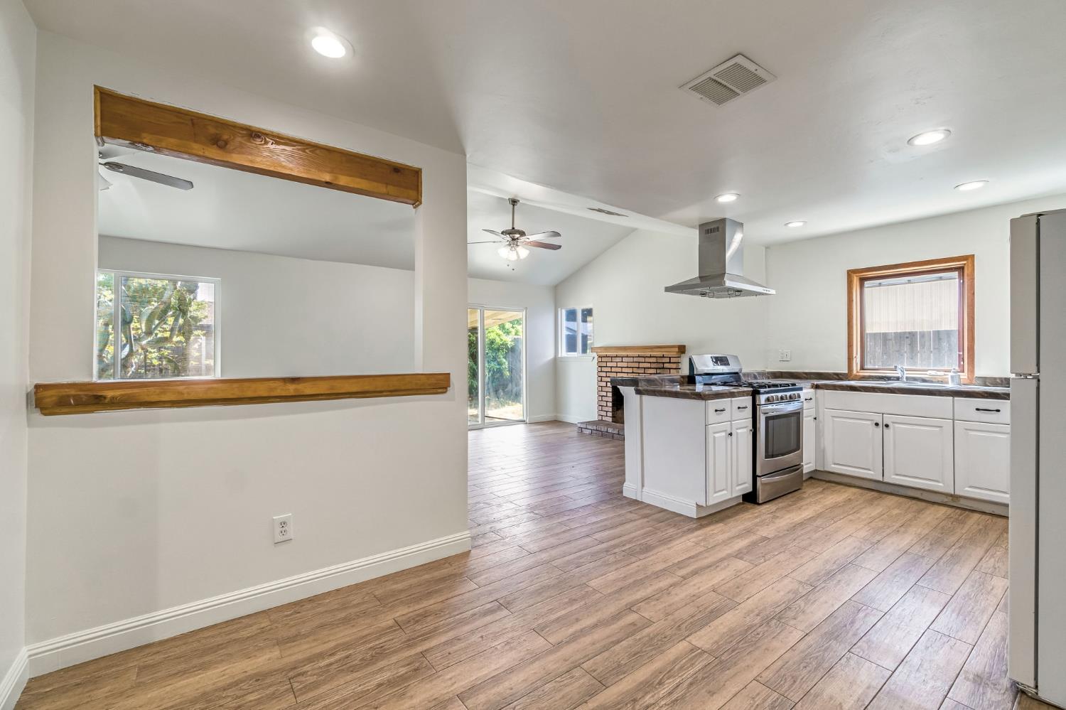 546 W Swift Ave, Clovis, CA 93612