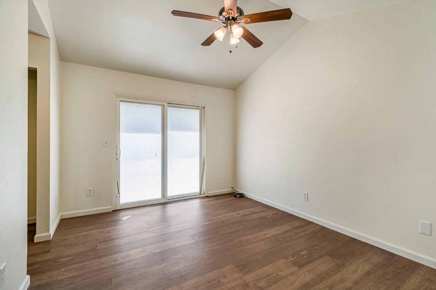 546 W Swift Ave, Clovis, CA 93612