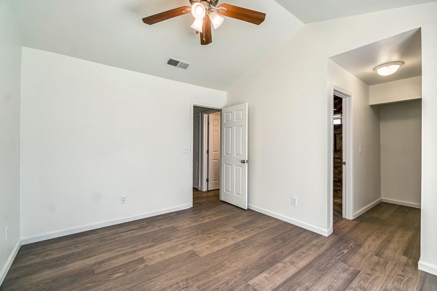 546 W Swift Ave, Clovis, CA 93612