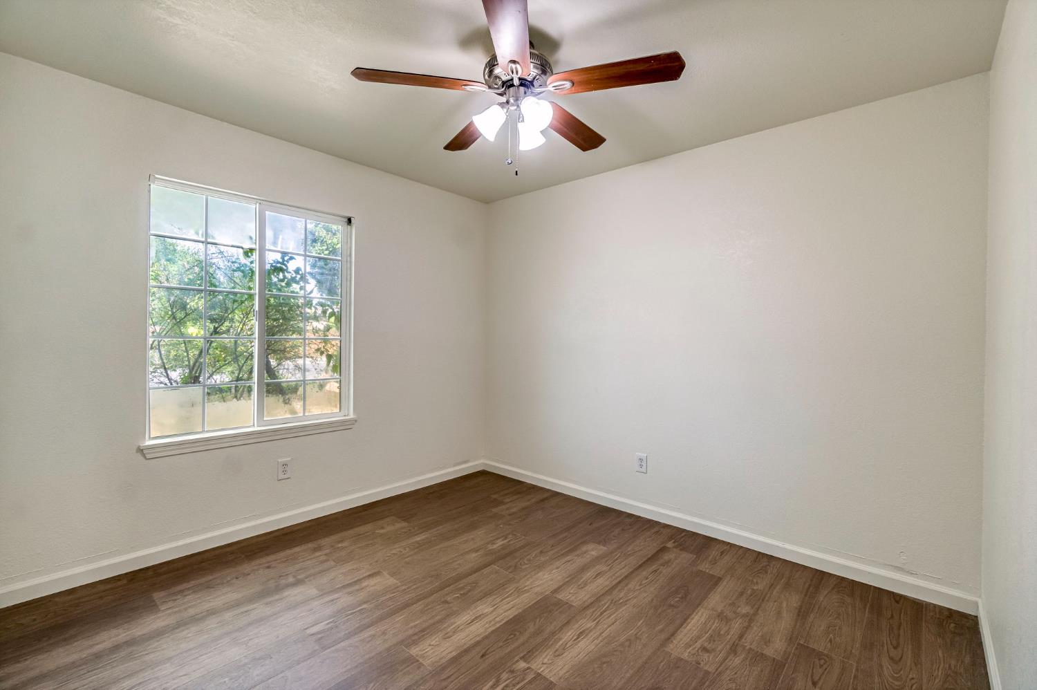 546 W Swift Ave, Clovis, CA 93612