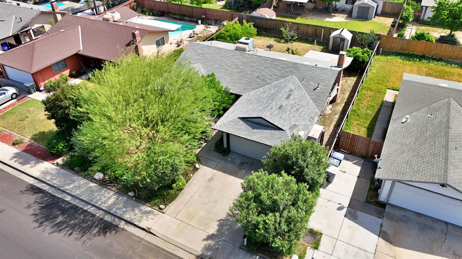 546 W Swift Ave, Clovis, CA 93612