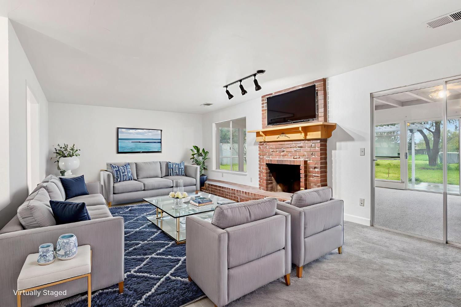 2203 N Cornelia Ave, Fresno, CA 93722