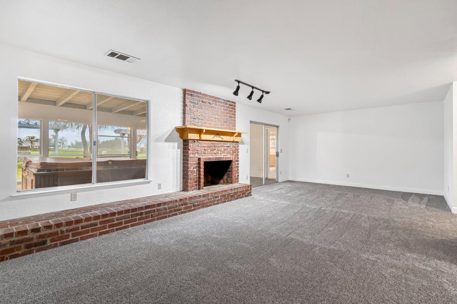 2203 N Cornelia Ave, Fresno, CA 93722