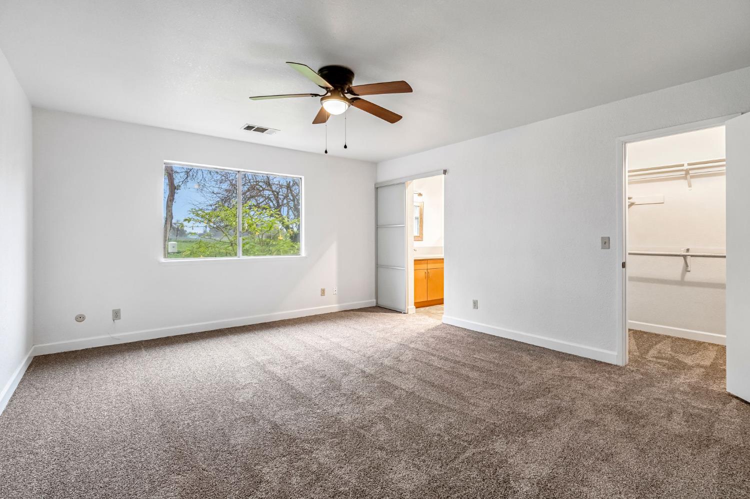 2203 N Cornelia Ave, Fresno, CA 93722