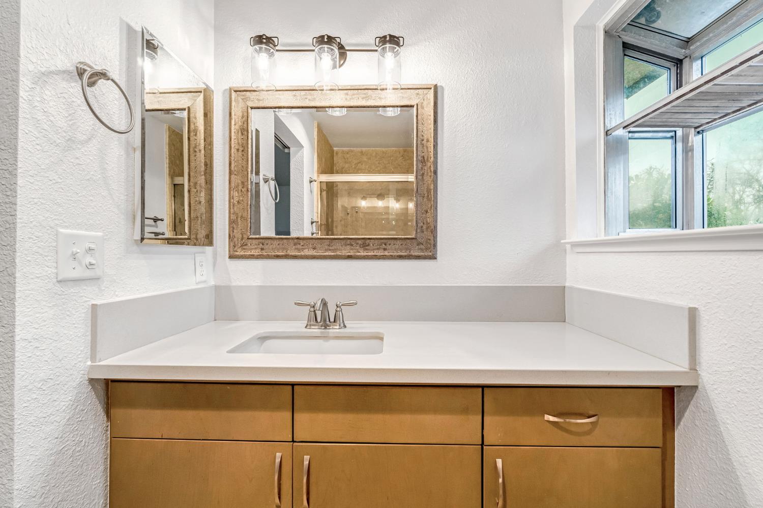 2203 N Cornelia Ave, Fresno, CA 93722