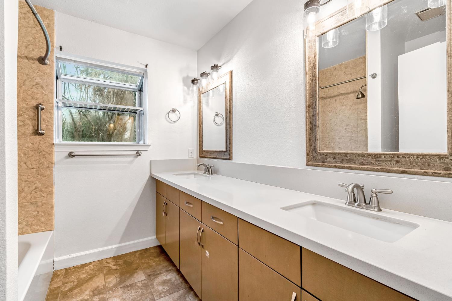 2203 N Cornelia Ave, Fresno, CA 93722