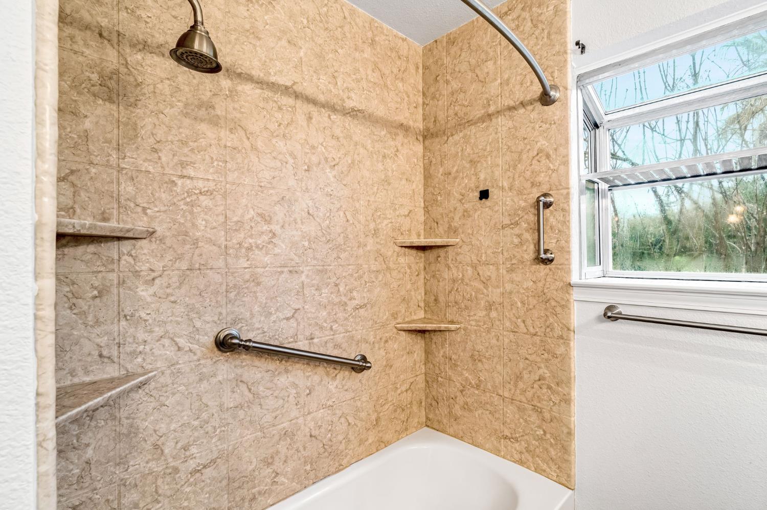 2203 N Cornelia Ave, Fresno, CA 93722