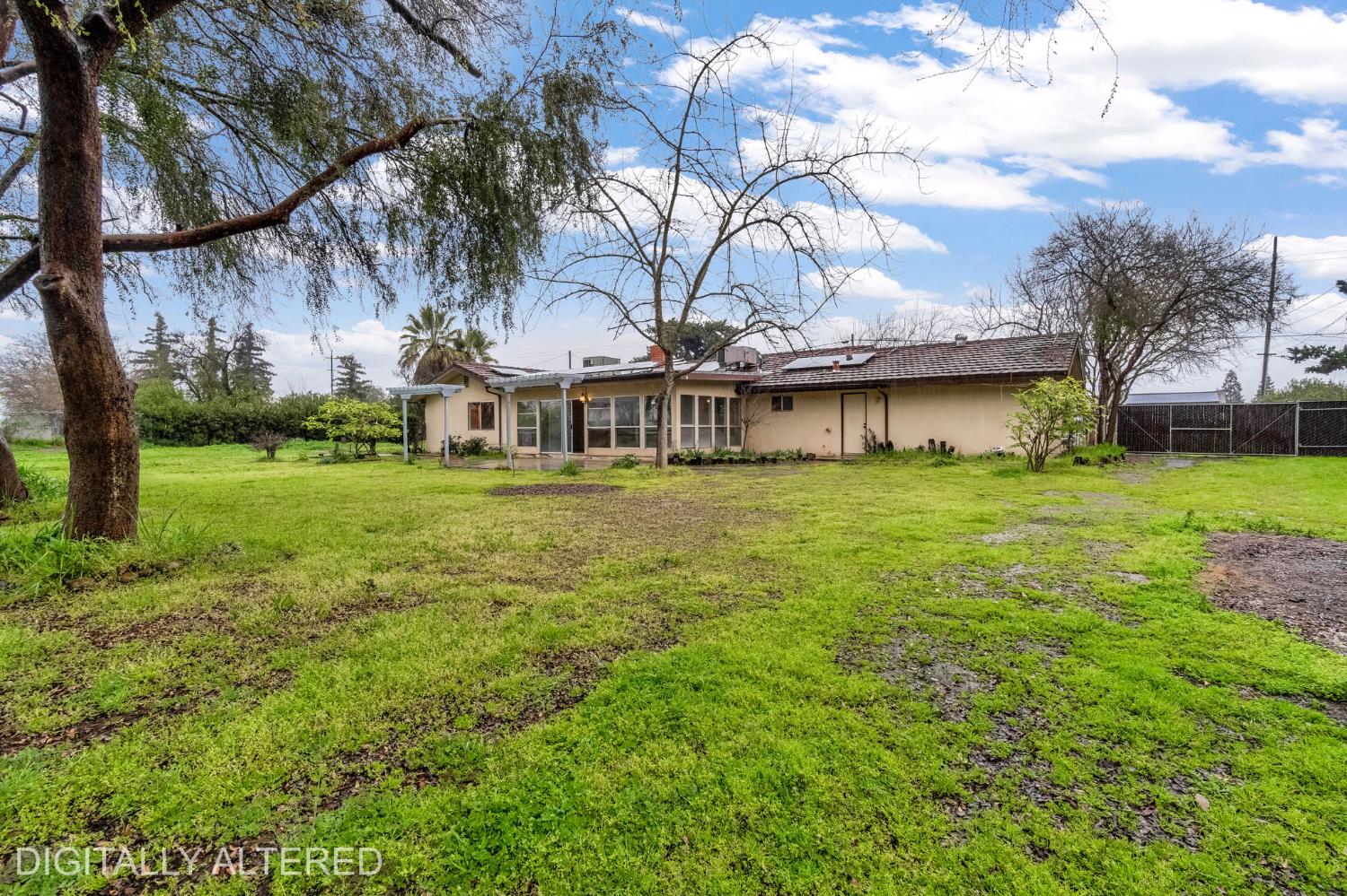 2203 N Cornelia Ave, Fresno, CA 93722