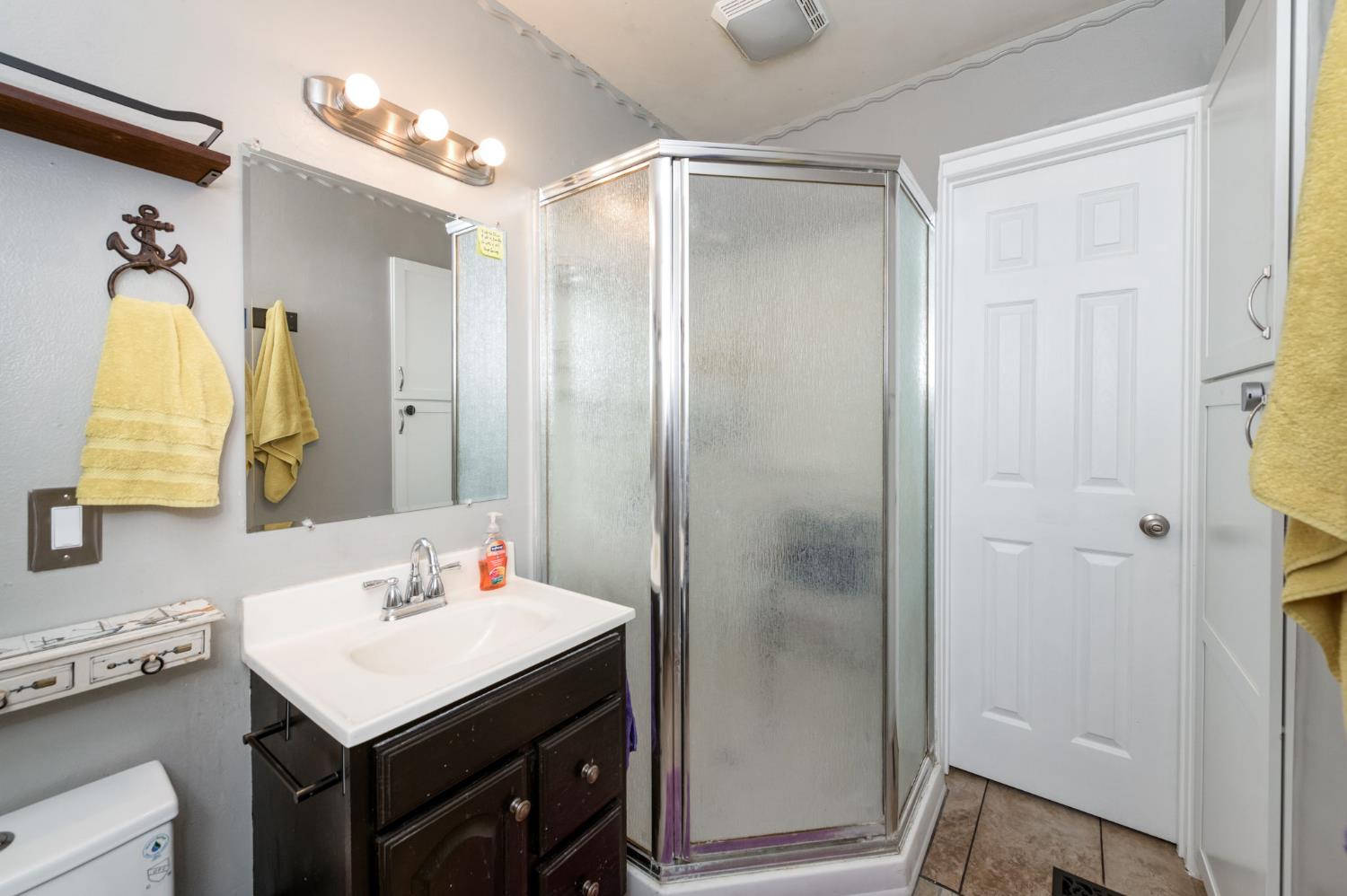 1407 E Princeton Ave, Fresno, CA 93704