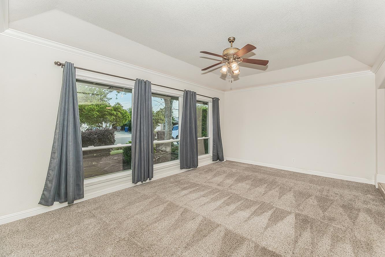 286 E Everglade Ave, Fresno, CA 93720