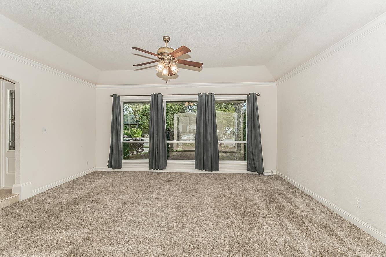 286 E Everglade Ave, Fresno, CA 93720