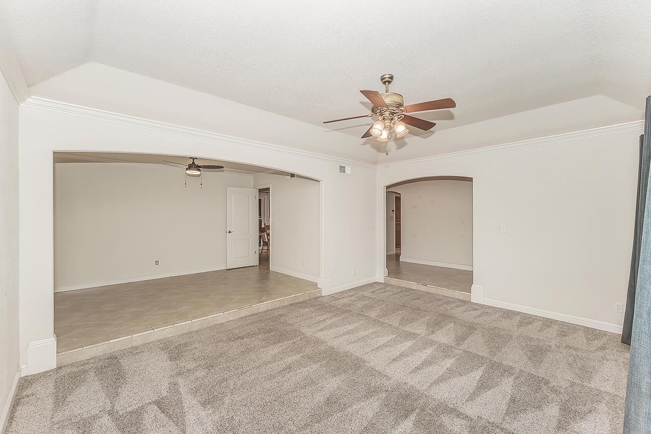 286 E Everglade Ave, Fresno, CA 93720