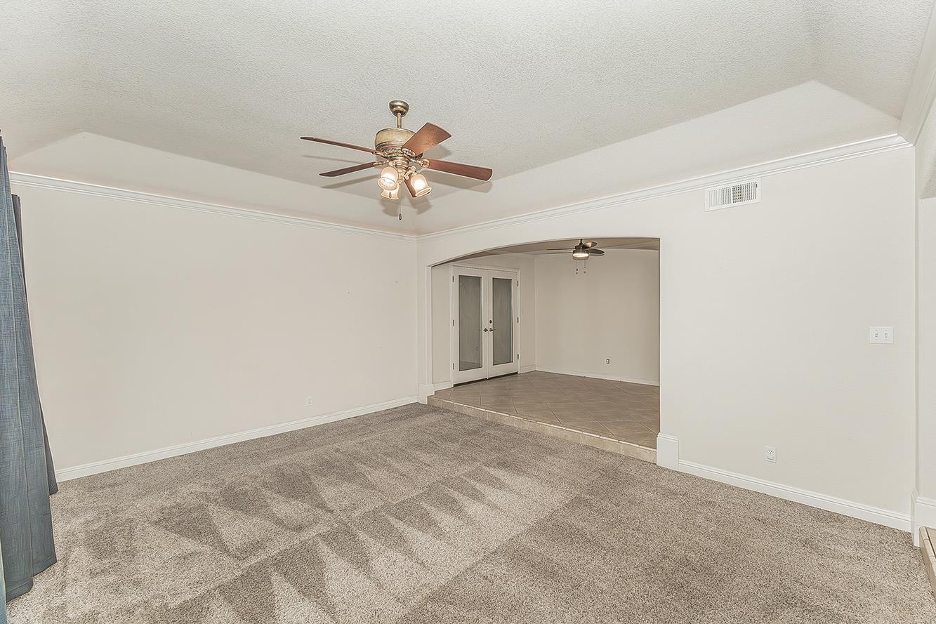 286 E Everglade Ave, Fresno, CA 93720