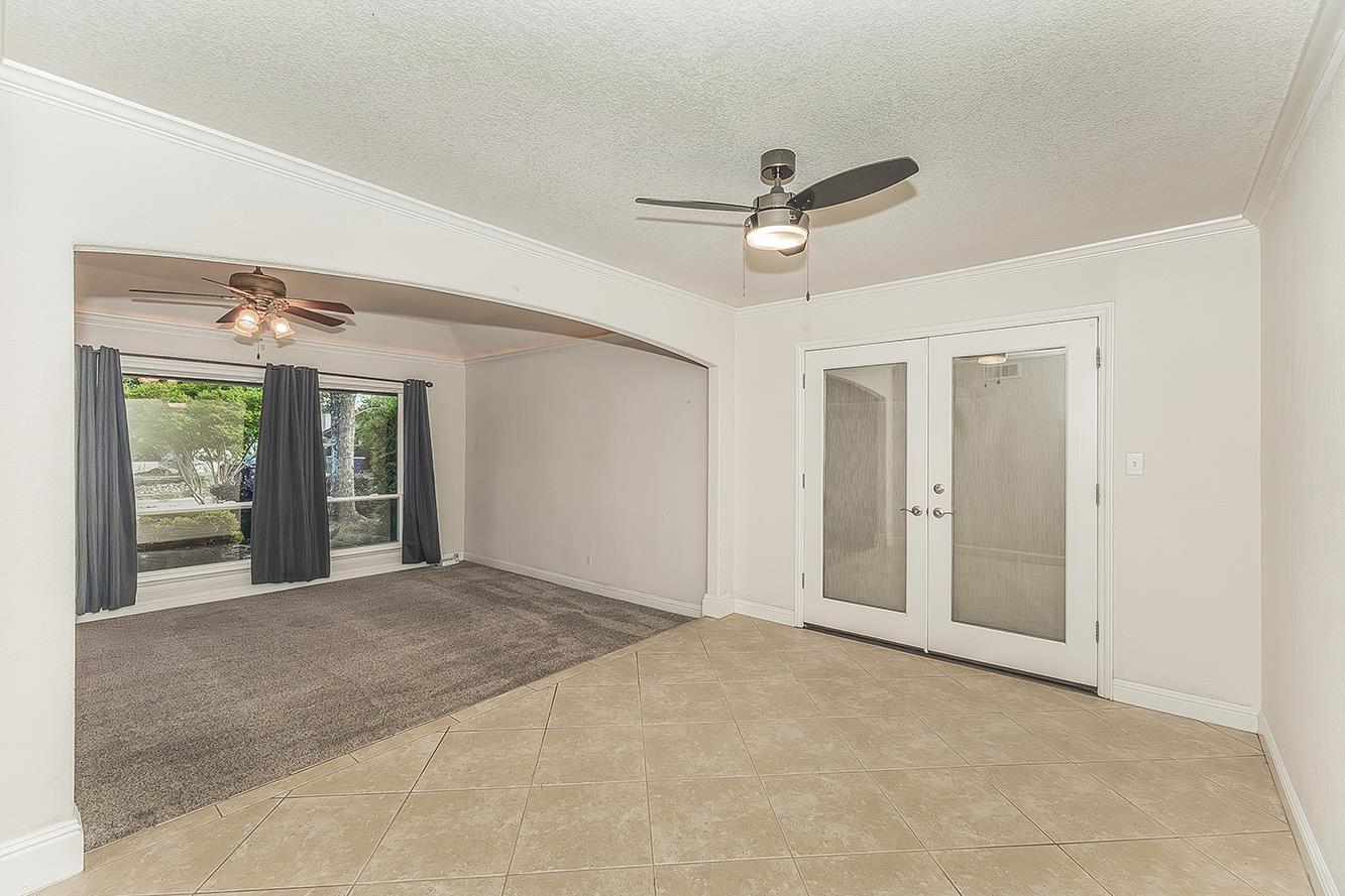 286 E Everglade Ave, Fresno, CA 93720