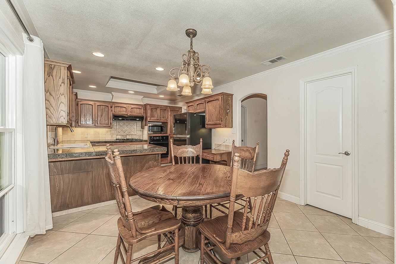 286 E Everglade Ave, Fresno, CA 93720