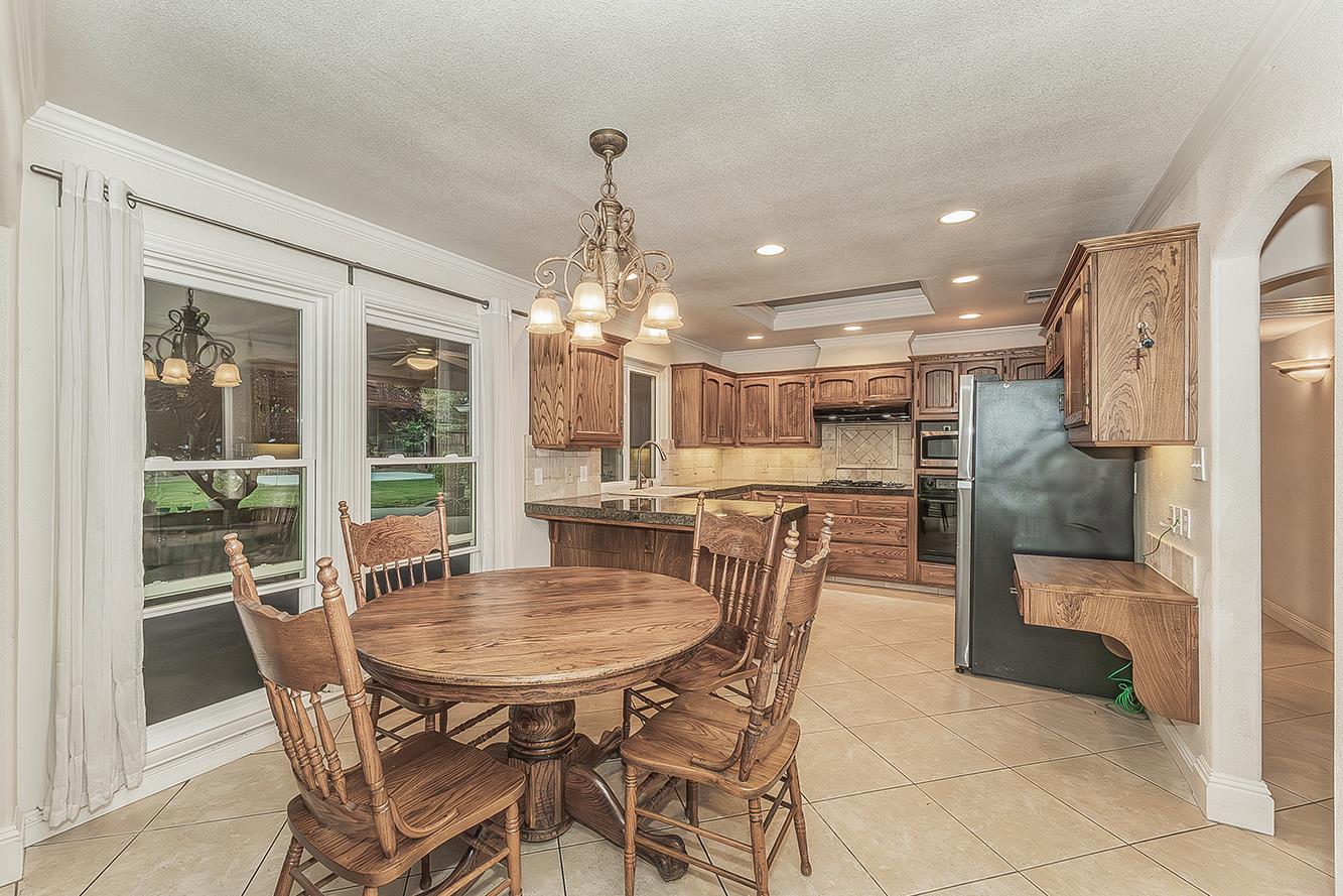 286 E Everglade Ave, Fresno, CA 93720