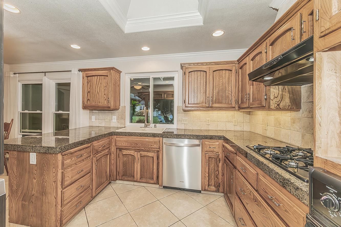 286 E Everglade Ave, Fresno, CA 93720