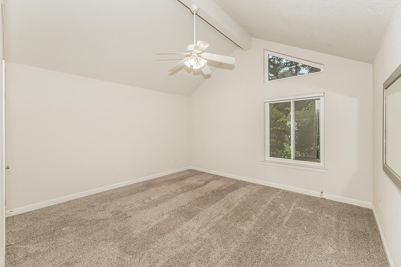 286 E Everglade Ave, Fresno, CA 93720