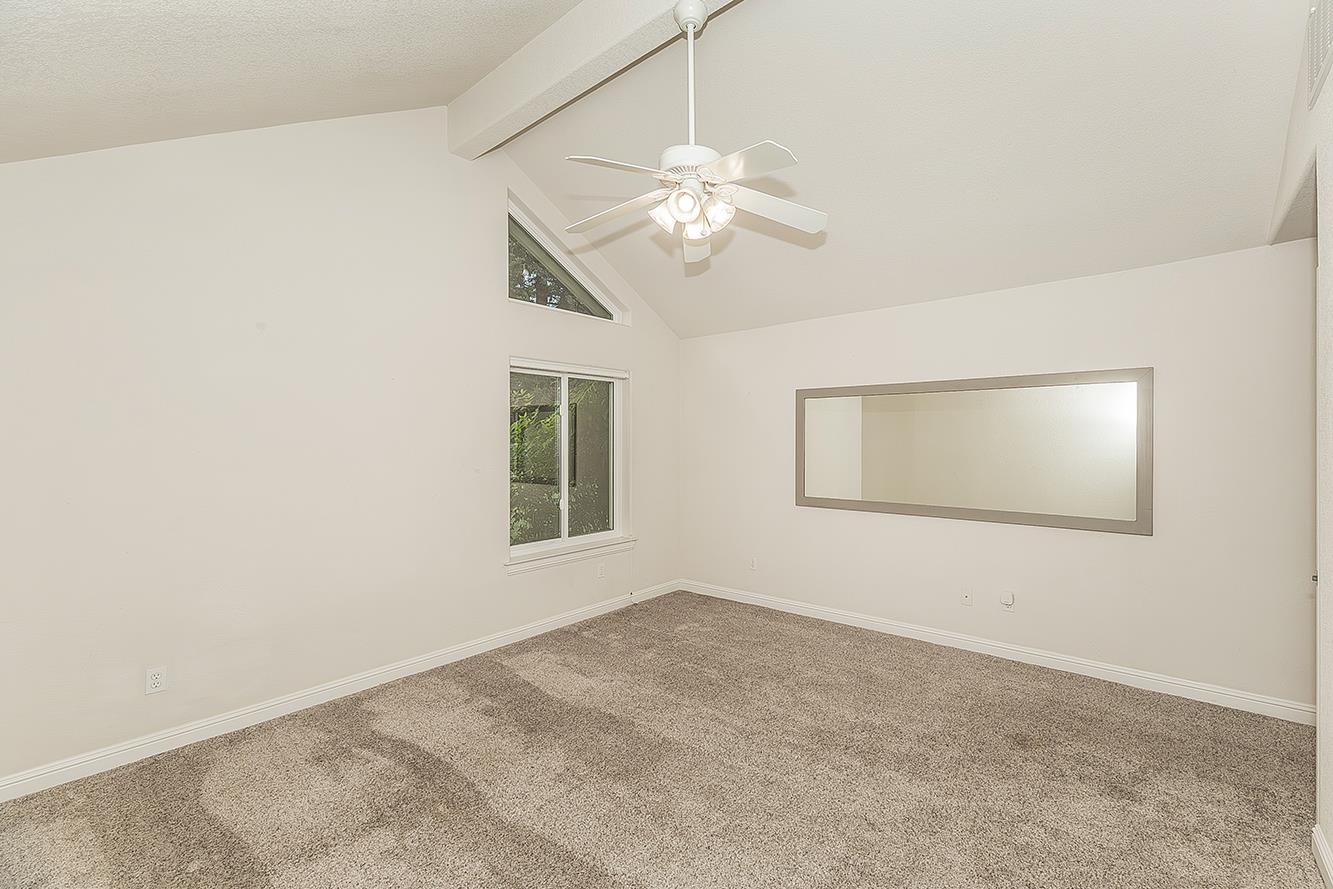 286 E Everglade Ave, Fresno, CA 93720