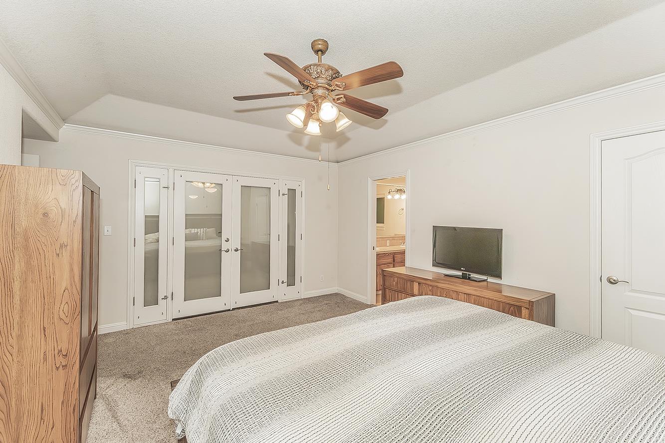 286 E Everglade Ave, Fresno, CA 93720