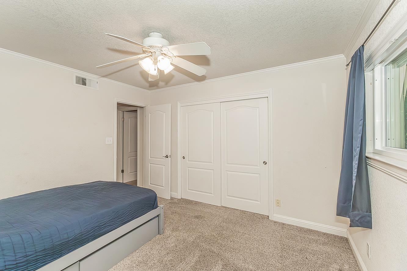 286 E Everglade Ave, Fresno, CA 93720