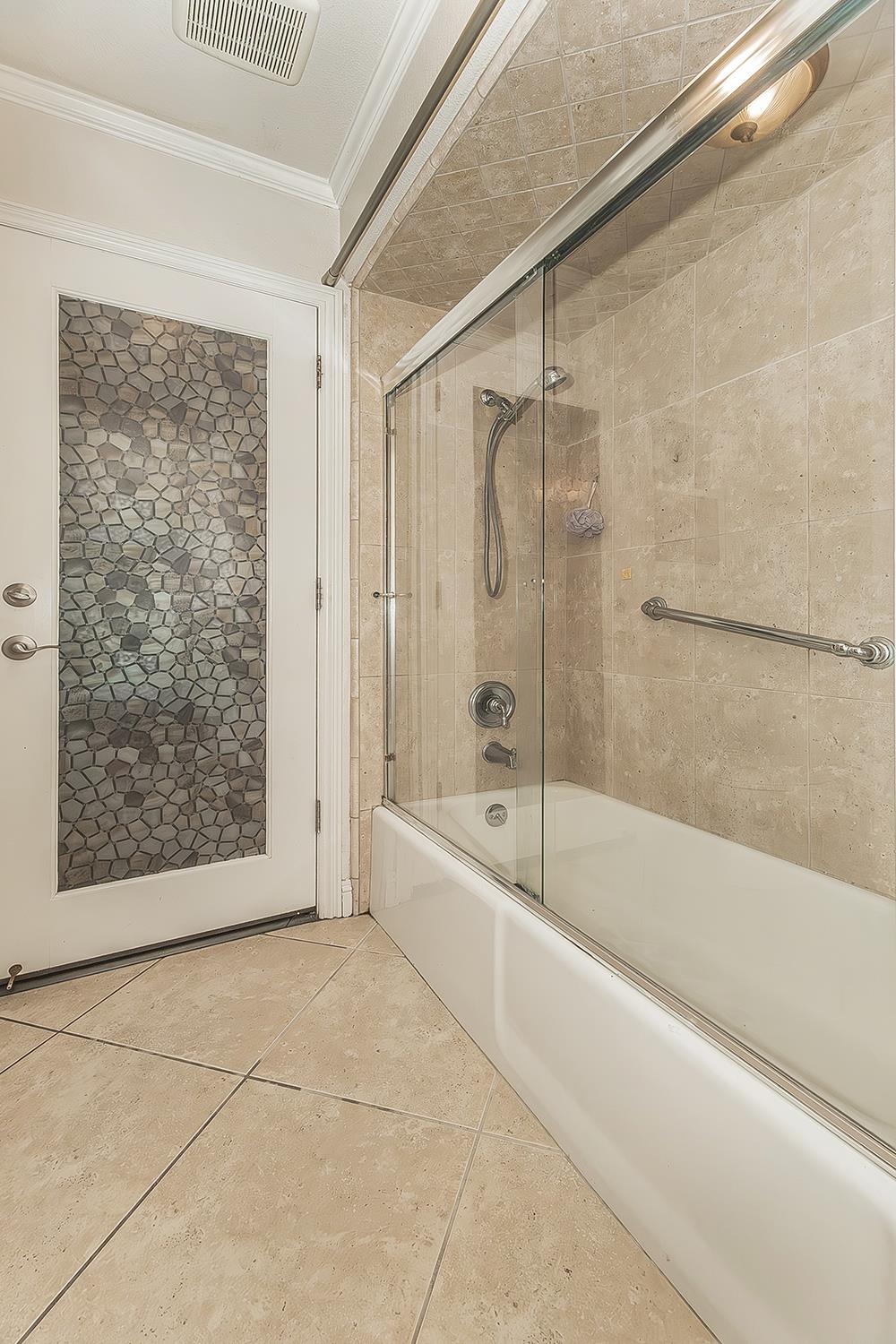 286 E Everglade Ave, Fresno, CA 93720