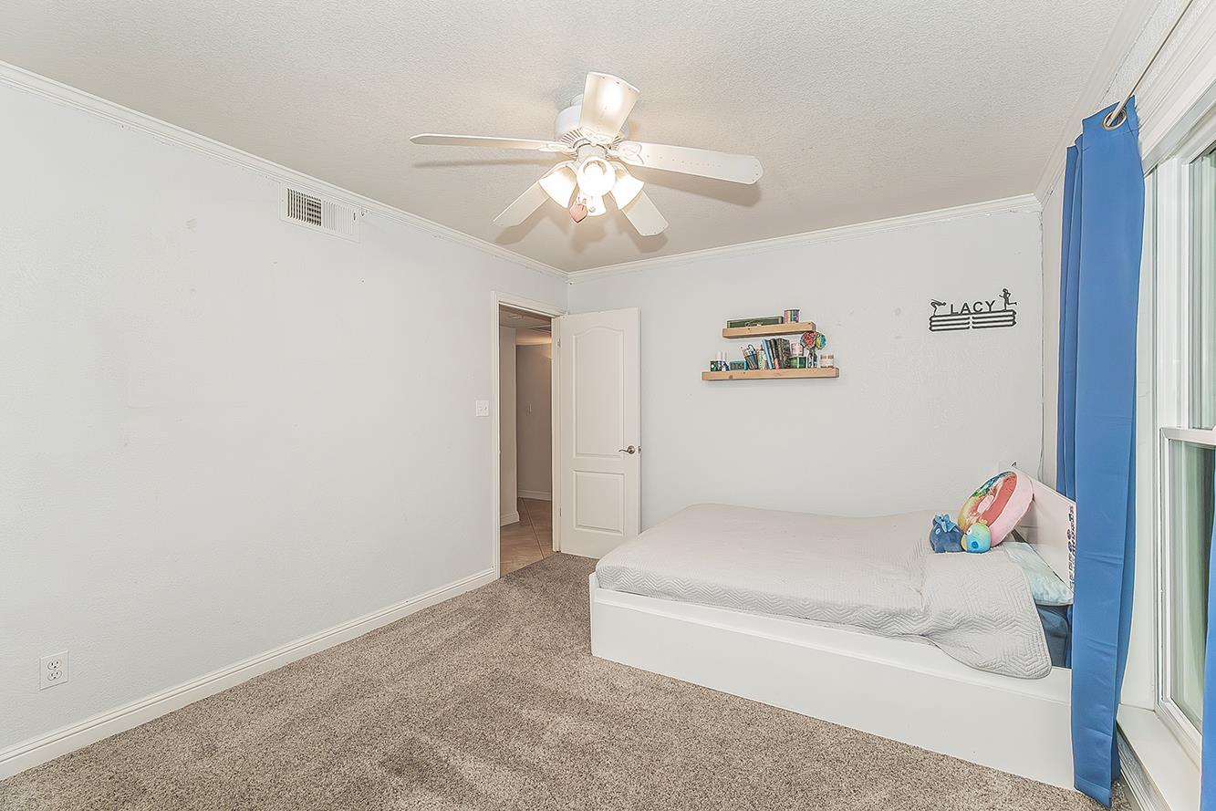 286 E Everglade Ave, Fresno, CA 93720