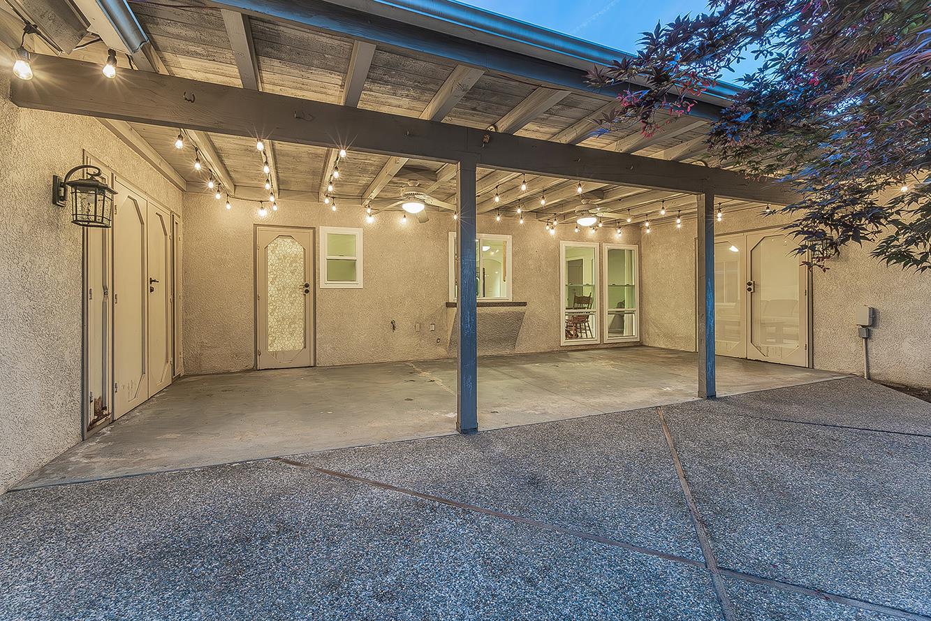 286 E Everglade Ave, Fresno, CA 93720