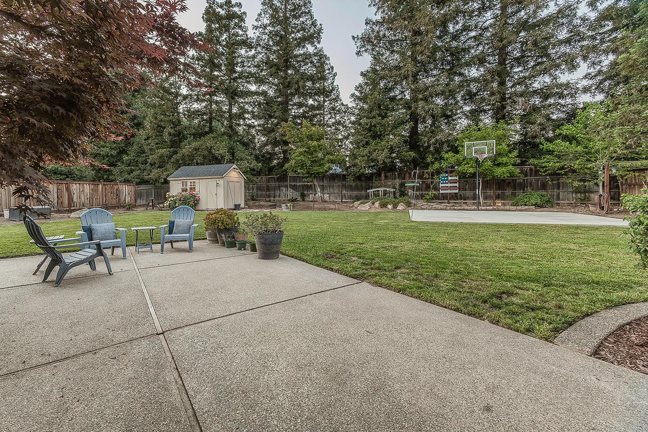 286 E Everglade Ave, Fresno, CA 93720