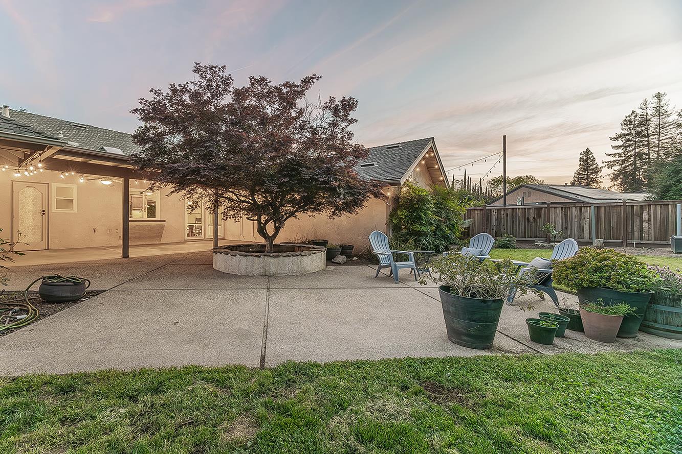 286 E Everglade Ave, Fresno, CA 93720