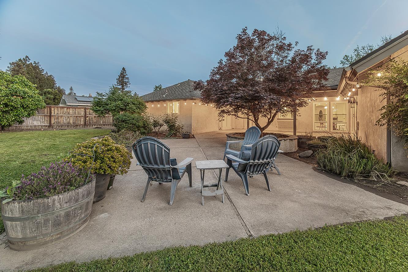 286 E Everglade Ave, Fresno, CA 93720